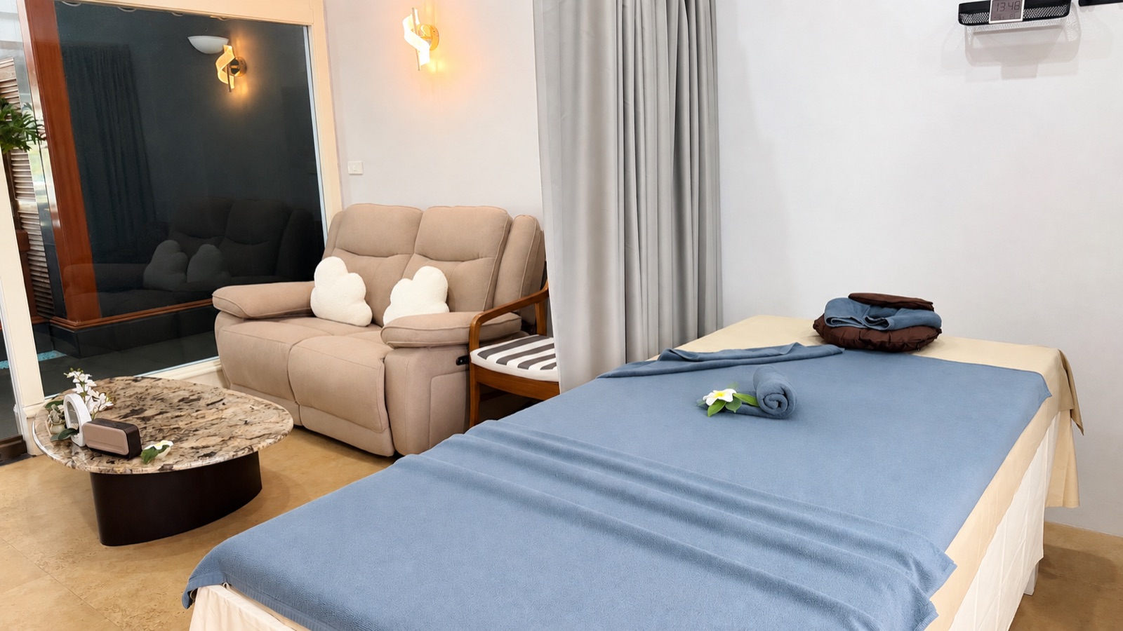 Single massage treatment room at Aura Vita Spa, Patong